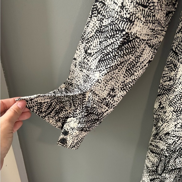 Monki brand (weekday), size small, shirt dress, pockets, long sleeve, leaf print - Picture 7 of 8